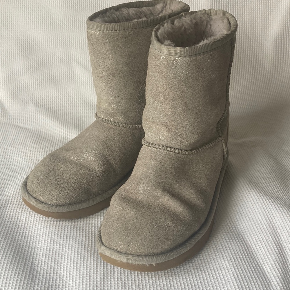 UGG Australia Glitter Shimmer Sherpa lined Warm Boots Silver Size 5 Suede